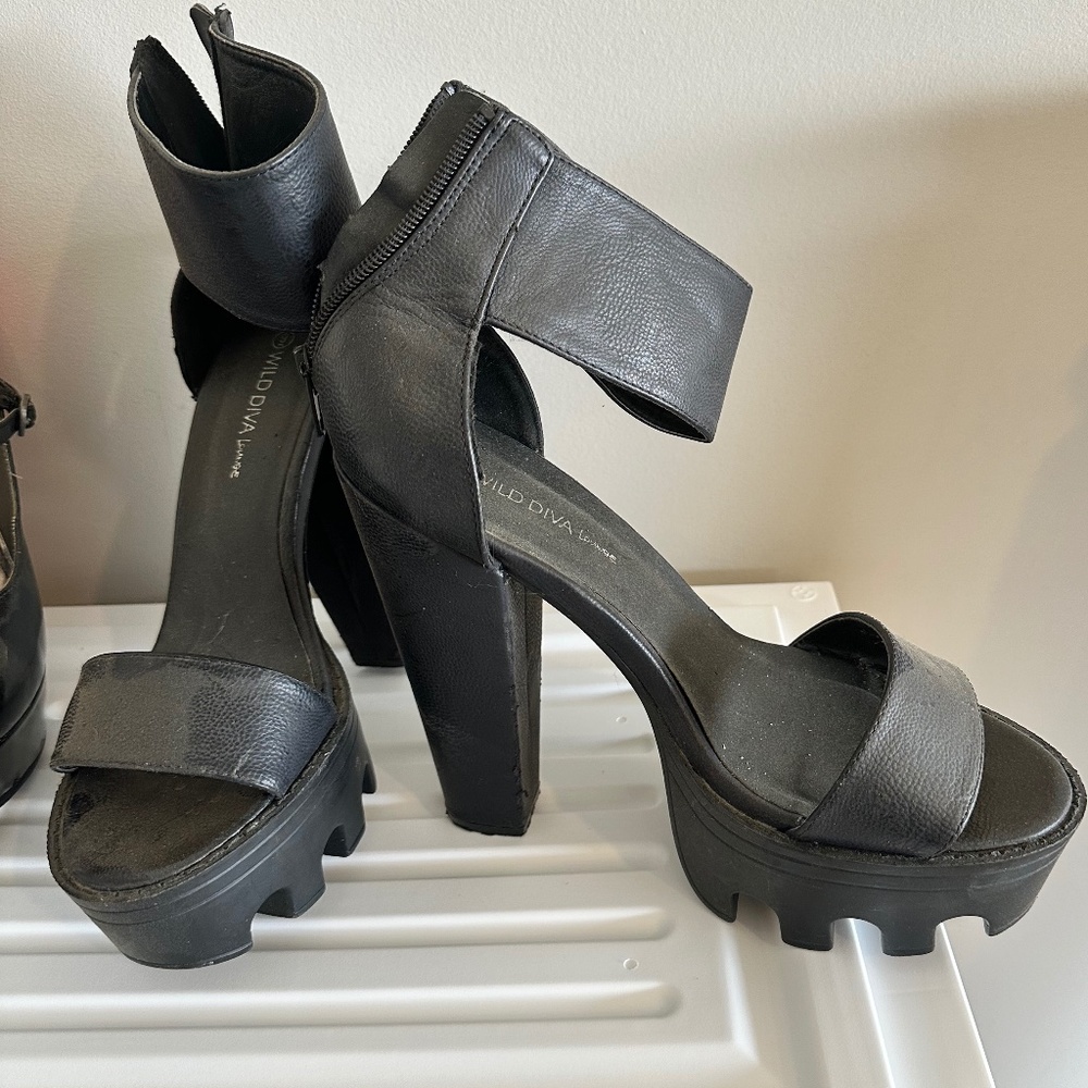 Black platform sandals